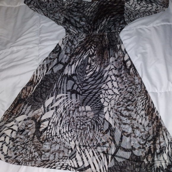 Fun summer dress Size Large - Picture 2 of 4